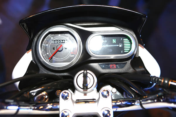 Bajaj V15 photo gallery