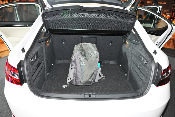 New Skoda Superb photo gallery