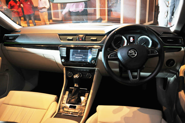 New Skoda Superb photo gallery