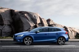 Volvo V40 facelift photo gallery