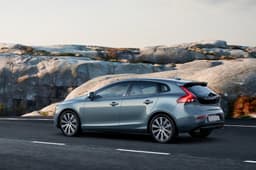 Volvo V40 facelift photo gallery