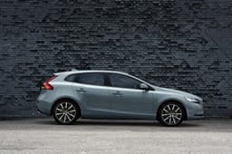 Volvo V40 facelift photo gallery