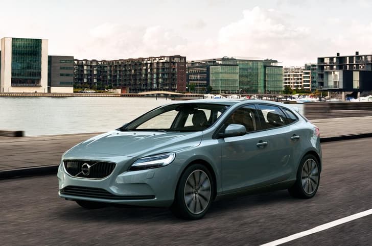 Volvo V40 facelift photo gallery