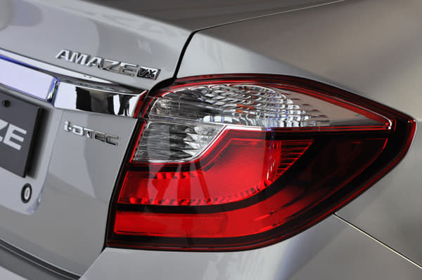 At the back, there is a new set of combination tail lamps which really complements the facelifted front end design.
