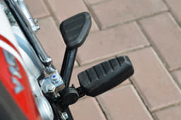 Bajaj V15 photo gallery