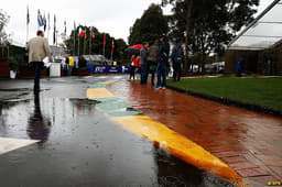 Rain hit before the session, Australian Grand Prix practice 2016
