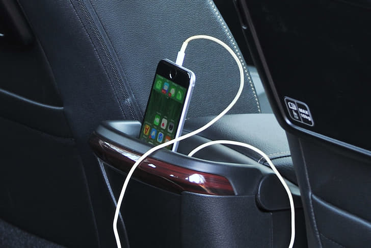 – It has seven seats, but there’s only one USB port and two 12v charging points in the whole car.