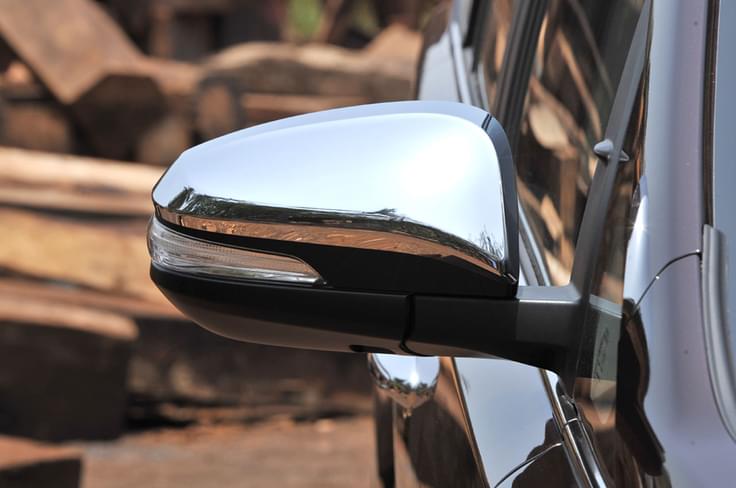 Chrome caps on the wing mirrors, however, are perhaps a bit too much. They adjust and fold electrically and feature integrated indicators. Chrome caps on the wing mirrors, however, are perhaps a bit too much. They adjust and fold electrically and feature integrated indicators.
