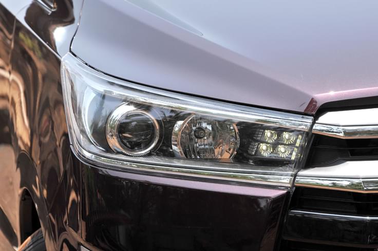 The large swept-back headlamps are beautifully detailed and feature a projector main beam, halogen high beam and LED daytime running lamps. The large swept-back headlamps are beautifully detailed and feature a projector main beam, halogen high beam and LED daytime running lamps.