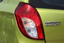Crystal-like tail-lights carry forward unchanged.