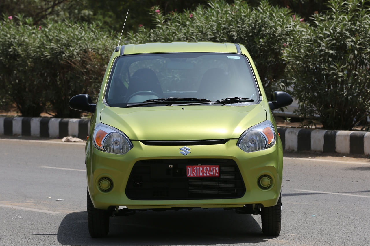 The major change is on the nose. It now gets a new grille, and a redesigned front bumper with  fog lamps housings.