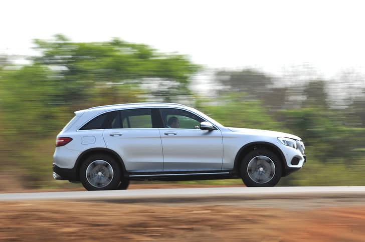 In the interest of better cabin space, the front wheels have been pushed far forward.