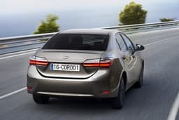 2017 Toyota Corolla Altis facelift image gallery