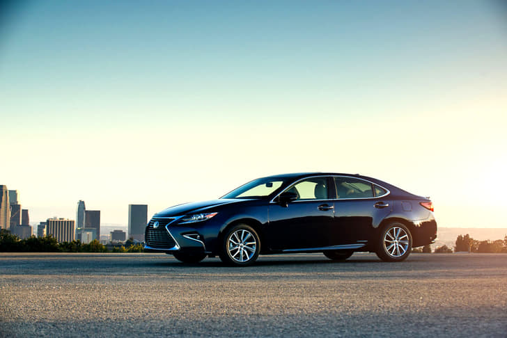 2017 Lexus ES300h image gallery