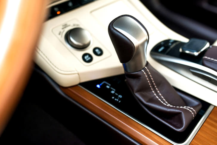 2017 Lexus ES300h image gallery