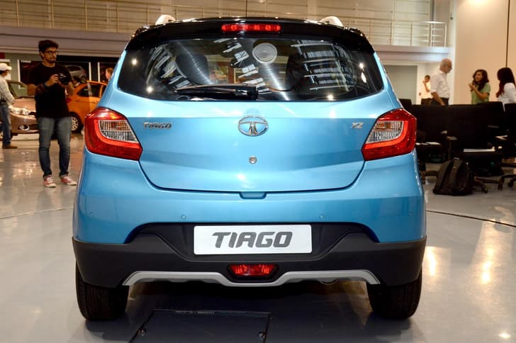 Tata Tiago Aktiv photo gallery