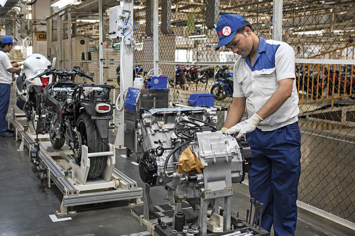 Unlike in Brazil, the engine for India comes assembled. Rest of the motorcycle comes in pieces.