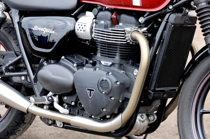 Nestled in the Triumph Street Twin’s dual-cradle frame is an all-new 8-valve, 900cc parallel twin motor that now gets liquid cooling. Nestled in the Triumph Street Twin’s dual-cradle frame is an all-new 8-valve, 900cc parallel twin motor that now gets liquid cooling.