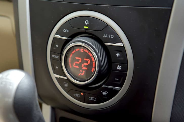 2016 Isuzu D-Max V-Cross photo gallery