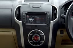 2016 Isuzu D-Max V-Cross photo gallery