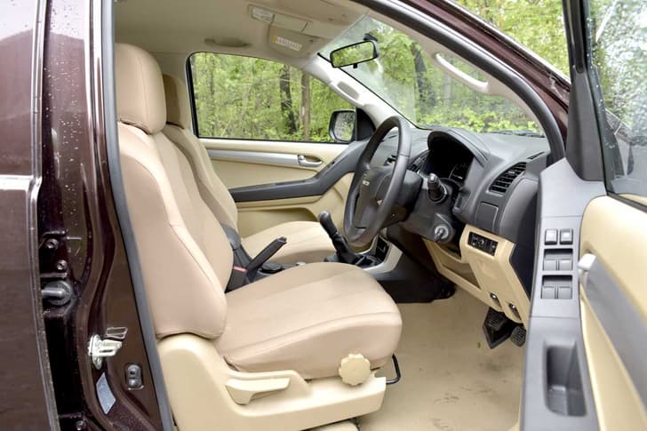 2016 Isuzu D-Max V-Cross photo gallery