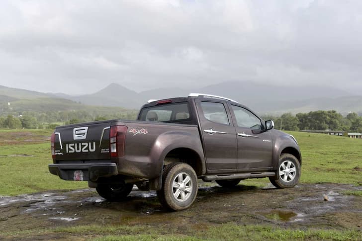 2016 Isuzu D-Max V-Cross photo gallery