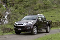 2016 Isuzu D-Max V-Cross photo gallery