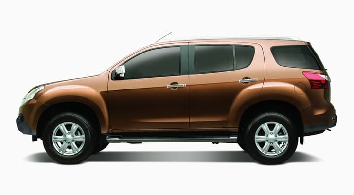 2017 Isuzu MU-X SUV image gallery