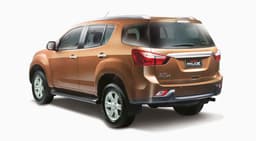 2017 Isuzu MU-X SUV image gallery