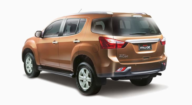 2017 Isuzu MU-X SUV image gallery