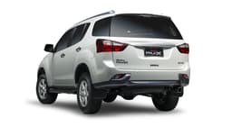 2017 Isuzu MU-X SUV image gallery