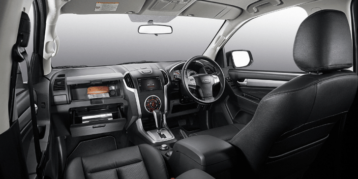 2017 Isuzu MU-X SUV image gallery