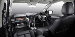 2017 Isuzu MU-X SUV image gallery