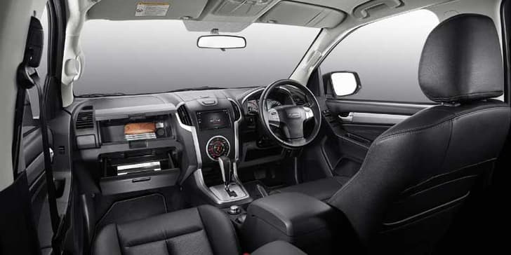 2017 Isuzu MU-X SUV image gallery