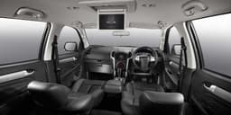 2017 Isuzu MU-X SUV image gallery