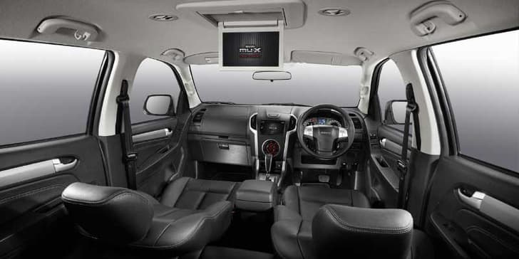 2017 Isuzu MU-X SUV image gallery