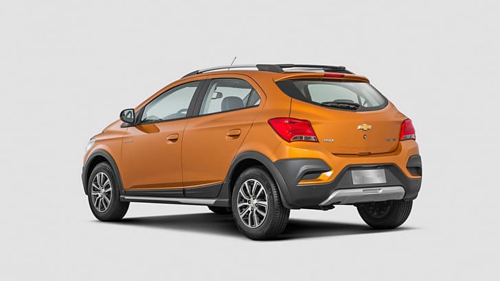 Chevrolet Onix Activ photo gallery