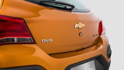 Chevrolet Onix Activ photo gallery