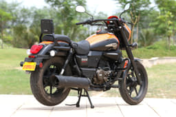 Drag handlebar creates a more dynamic, yet comfortable seating posture. 