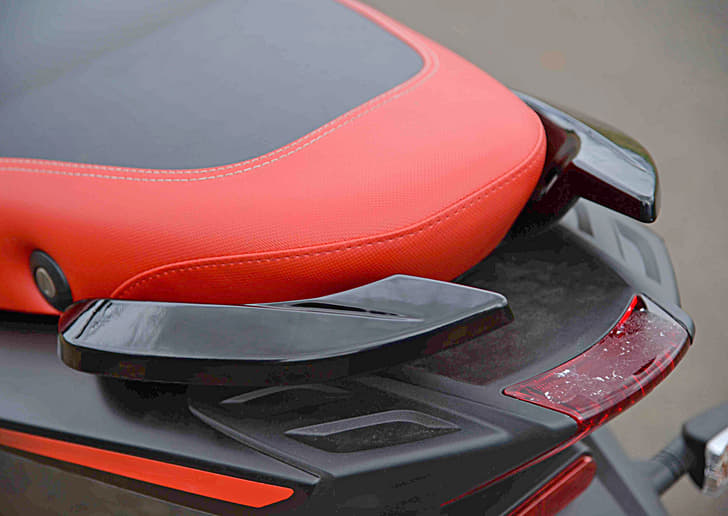 Aprilia SR150 photo gallery