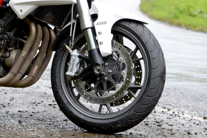 2016 Benelli TNT 600i ABS photo gallery