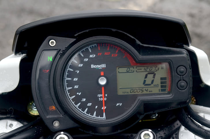 2016 Benelli TNT 600i ABS photo gallery