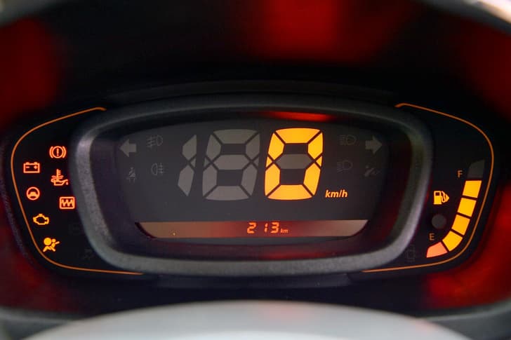 2016 Renault Kwid 1.0 photo gallery