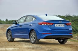 2016 Hyundai Elantra photo gallery