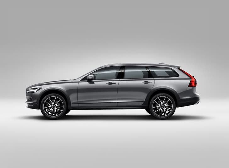 Volvo V90 Cross Country photo gallery