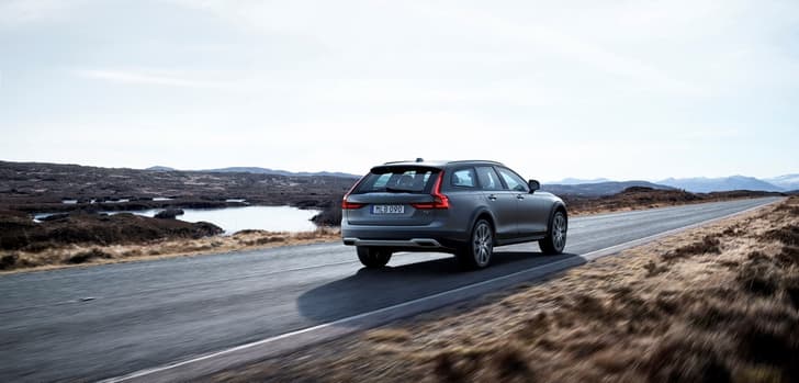 Volvo V90 Cross Country photo gallery
