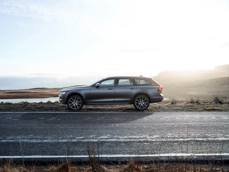 Volvo V90 Cross Country photo gallery