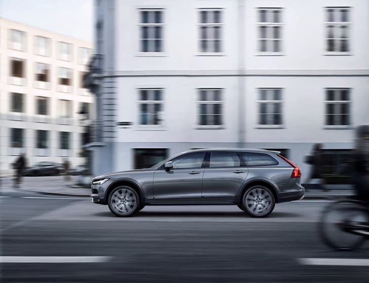 Volvo V90 Cross Country photo gallery
