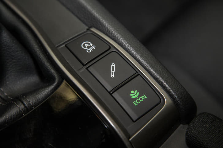 2017 Honda Civic hatchback image gallery