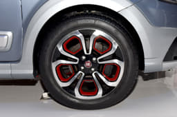 2016 Fiat Urban Cross photo gallery